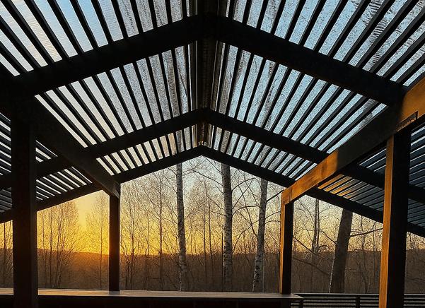 Профилированный поликарбонат: новый тренд для загородных построек